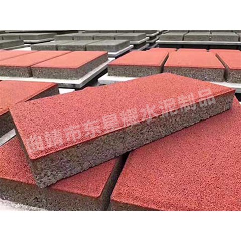 長期暴露在戶外環(huán)境中，透水磚表面是否需要做防護處理以應(yīng)對紫外線、雨水等的侵蝕？