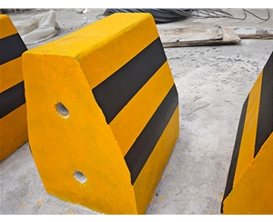 公路隔離墩